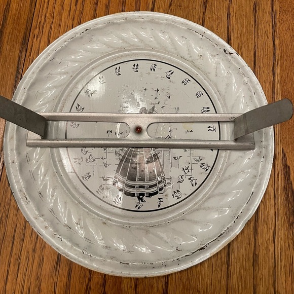 Vintage - Tin chimney flue cover - southern belle silhouette-/red roses. @1930’s - Picture 5 of 7